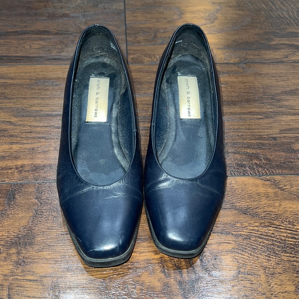 Croft & Barrow navy 7 M leather slip ons 1 1/4” heel EUC!